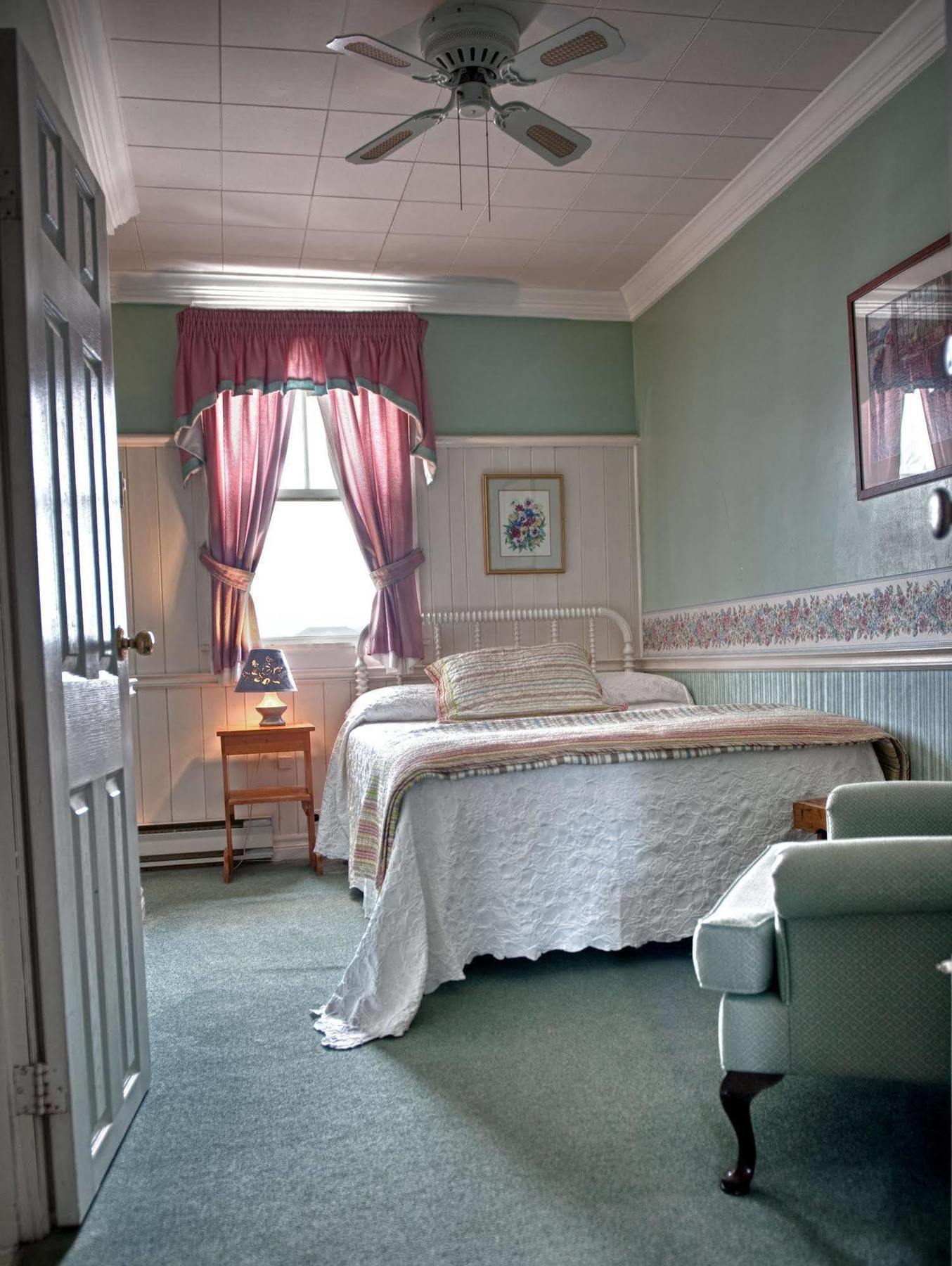 Telegraph House Motel Baddeck Inlet Exterior foto